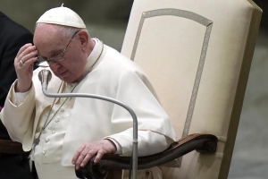 Il Papa: "Una pazzia aumentare la spesa per le armi al 2%, mi sono vergognato"